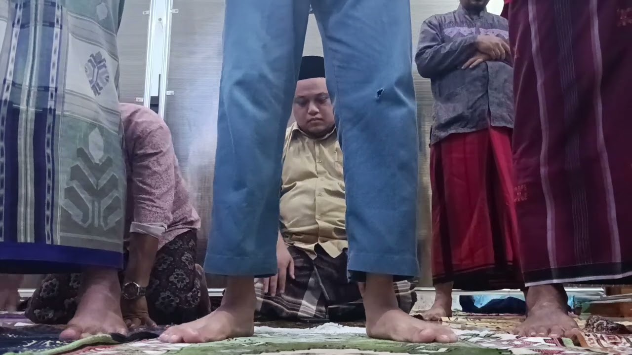 Ini video pertama sholat tarawih ayo siapa di sini puasa nya full ayo komen di bawah