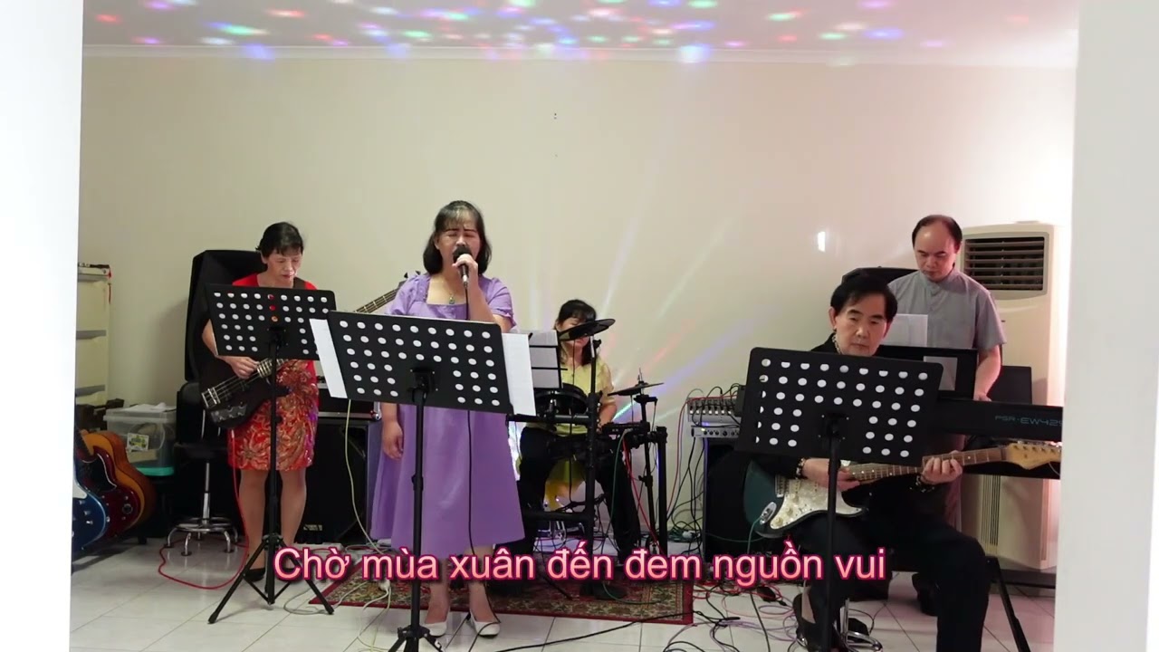 Điệp Khúc Mùa Xuân   歌唱春天（越語歌曲）Khả Nhi   Ban Nhạc Trương Nghệ Diệu   Brisbane  Úc Châu   張家班娛樂