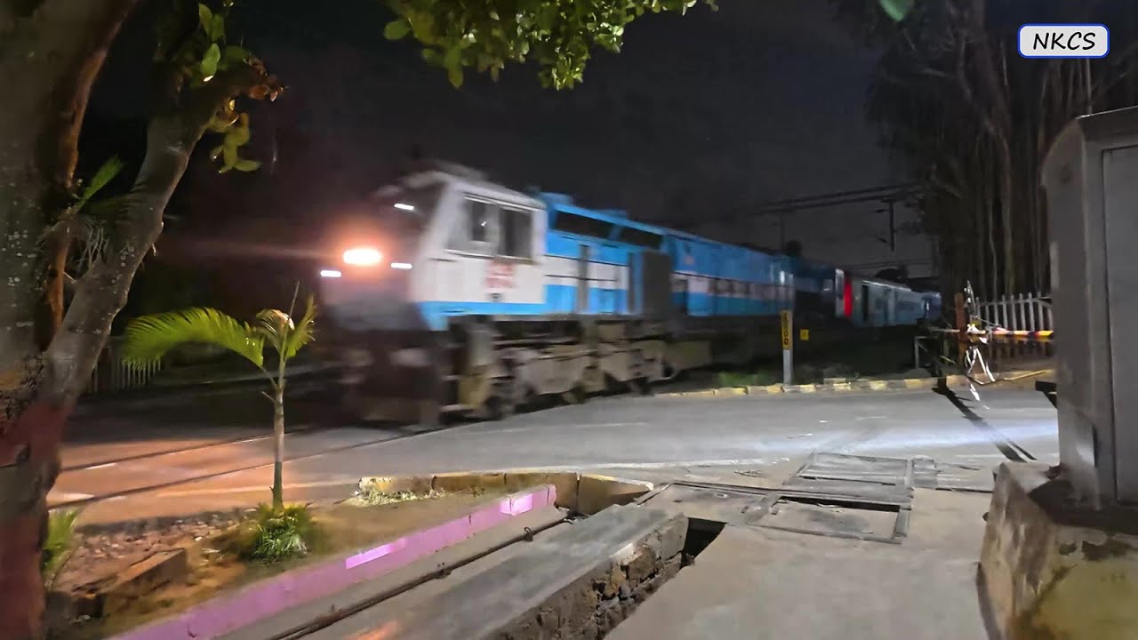 Speeding Diesel & Electric Trains at Level Crossing on Bengaluru  Hubballi /  Mangaluru Route #dji