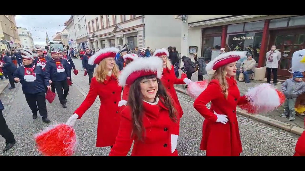 Der Umzug und Straßenfasching startet hier am Markt und alle feiern 70 Jahre CCL in #Leisnig.