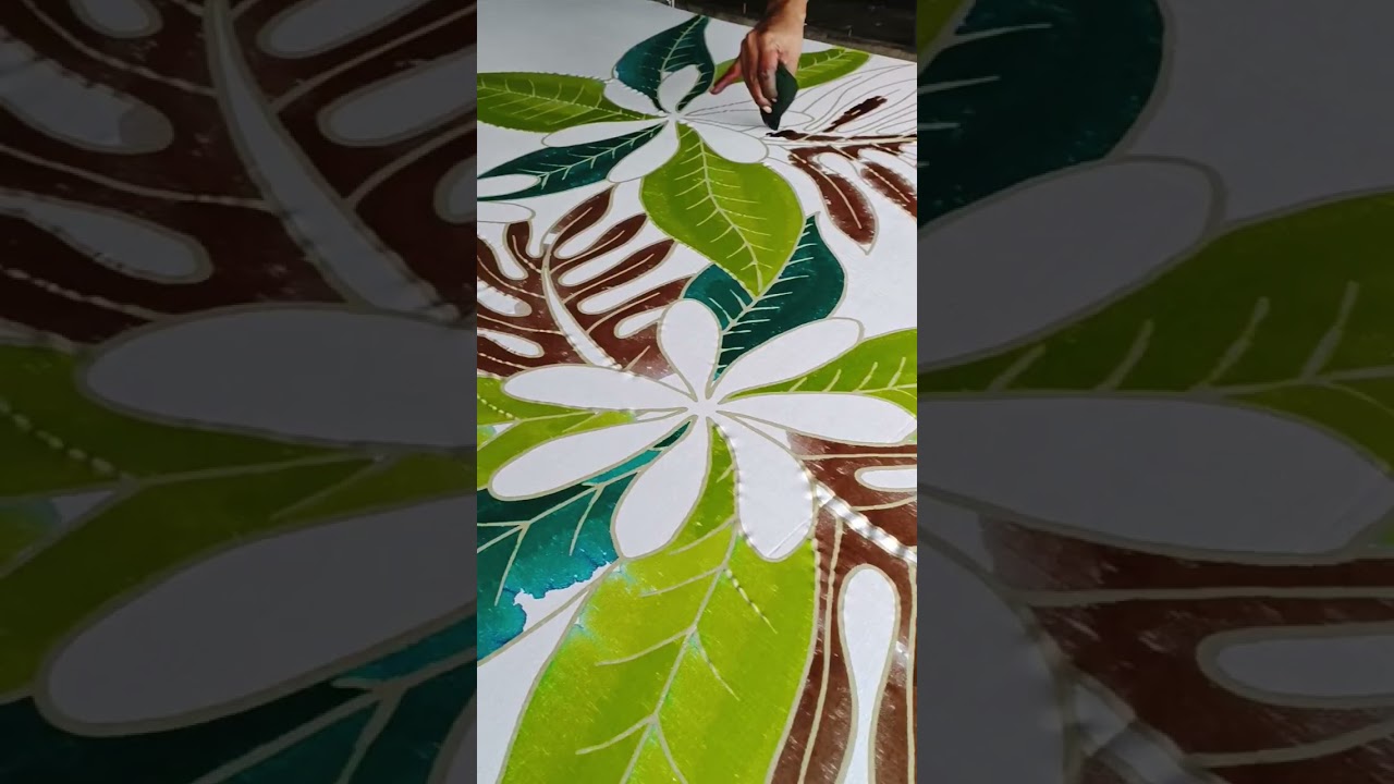 Tiare flowers handpainted #sarong #pareos  fleurs de Tiare #shorts #factory #batik