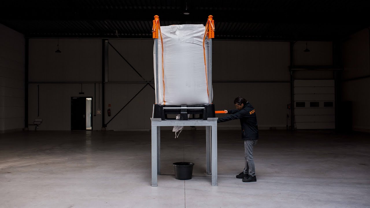 Indus Neva Video Manual: Filling, Transporting, Stacking and Unloading of Big Bags explained.