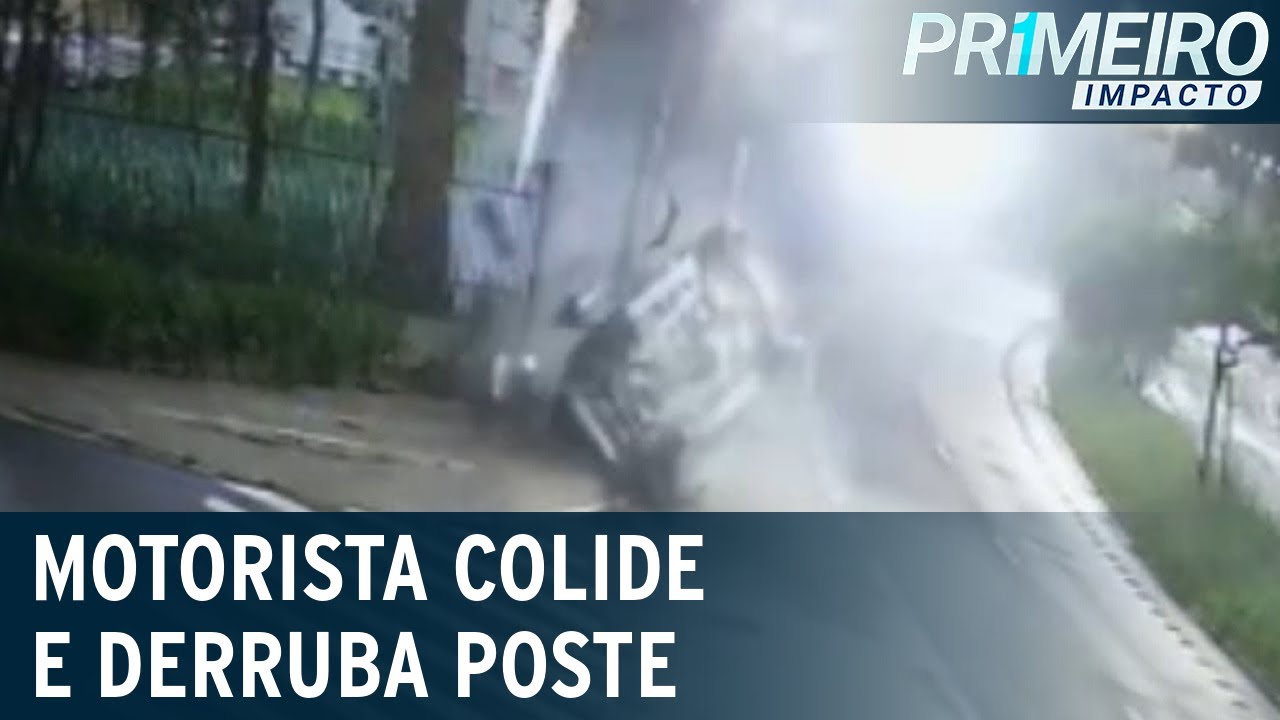 Flagra: motorista colide, derruba poste e explode fiação elétrica | Primeiro Impacto (09/12/21)