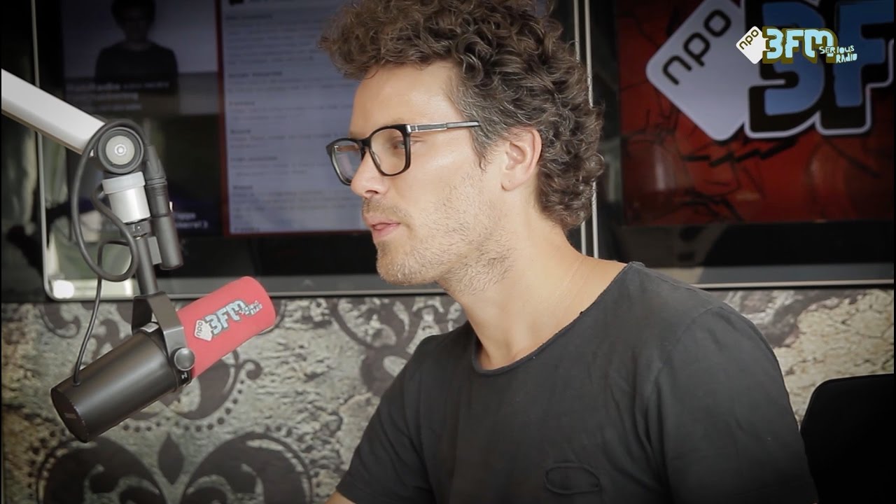 3FM-DJ's nemen zingen 'Afscheid Nemen Bestaat Niet' voor Paul Rabbering