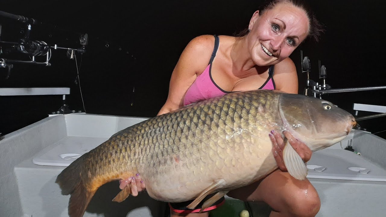 Rybolov z lodě Wor, aneb s manželkou na kaprech a její kapr 23,5kg