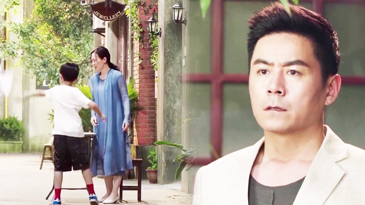 Husband married mistress and abandoned wife 20 years ago,Now he regrets it after seeing this scene!