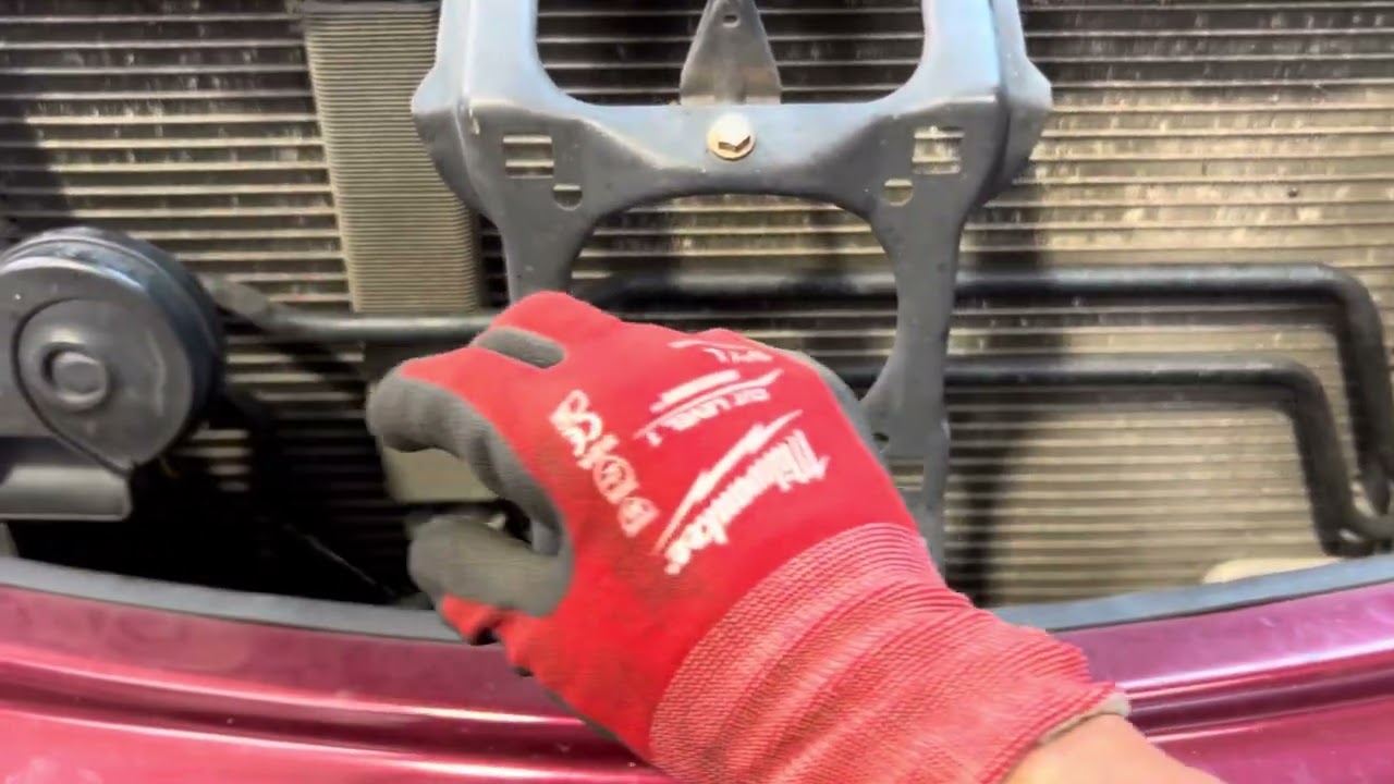 WERE DID THE REFRIGERANT OIL ￼GO  ???🤔 Compressor failure.