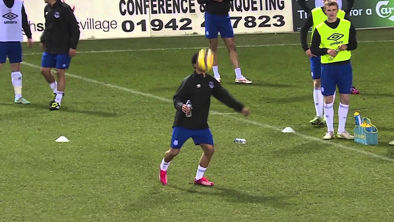 AMAZING PIENAAR SKILL: THE SCHILLO BANANA!