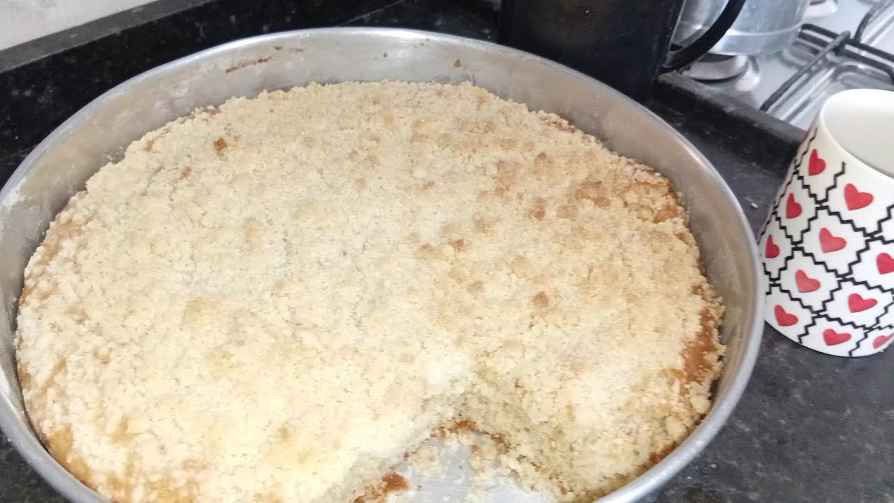 Bolo cuca de amendoim e coco
