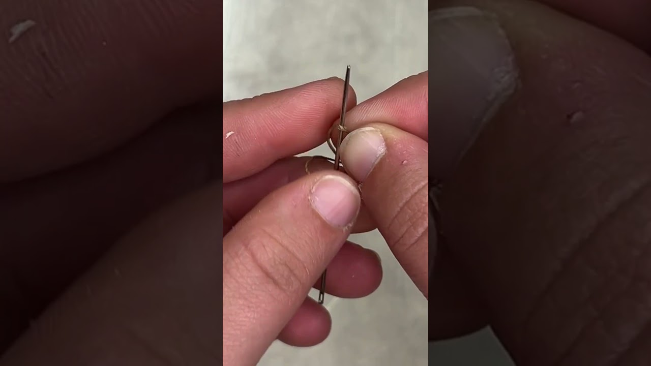 Enfiler un fil dans une aiguille en maroquinerie - Point sellier