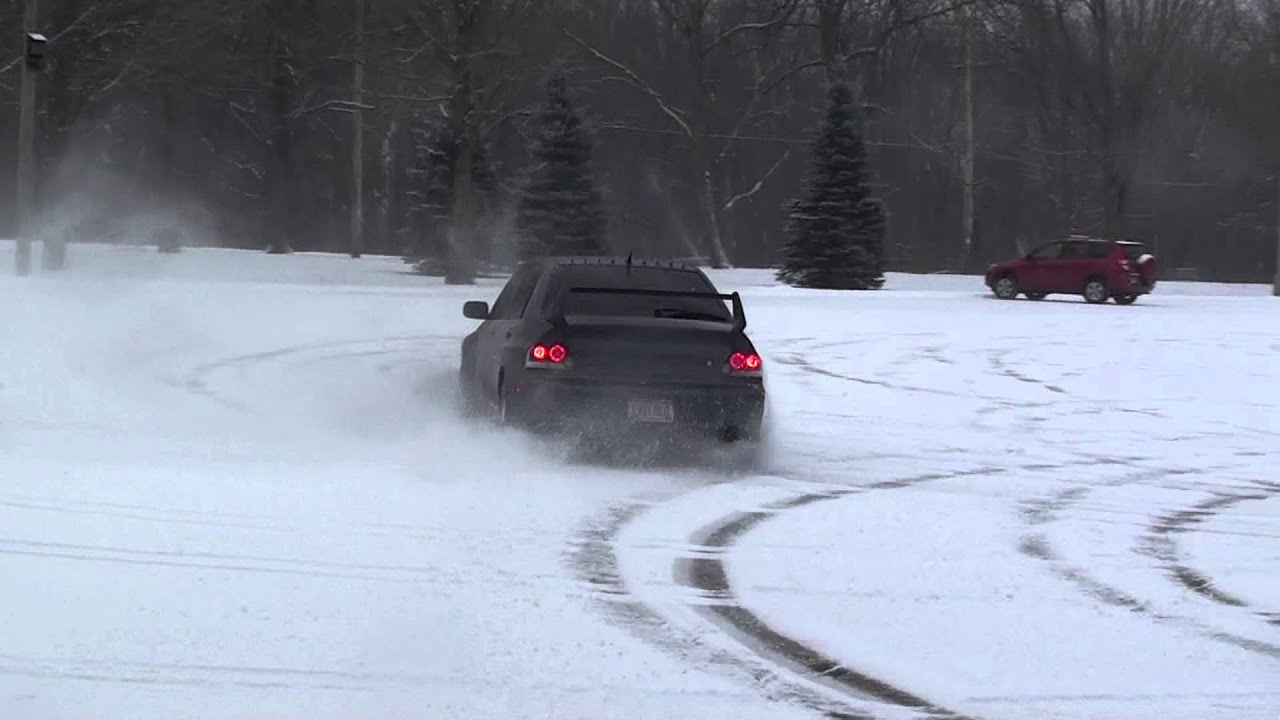 EVO IX MR snow drift sesh!