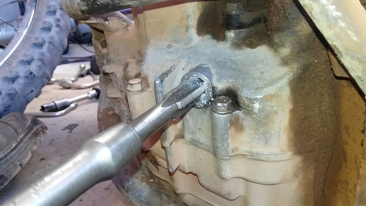 Como Refazer a Rosca do Cárter da Moto.Saída de Óleo do Motor Com Rosca Espanada.
