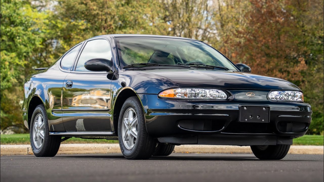 Печальная история последнего Oldsmobile: Oldsmobile Alero 2004 года (с пробегом 300 миль!)