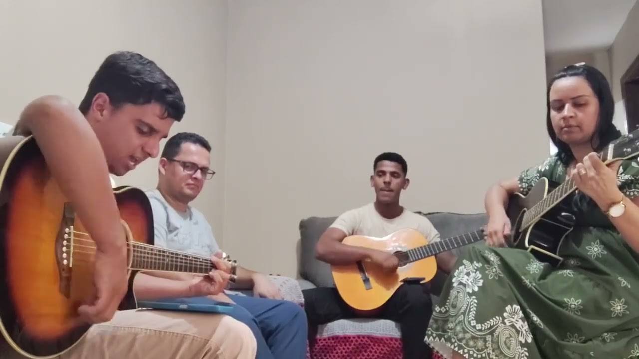 Louvando a Deus com meu irmão Jefter e o irmão Dalaias.. Hino avulso, eu sou forte pela fé.. 