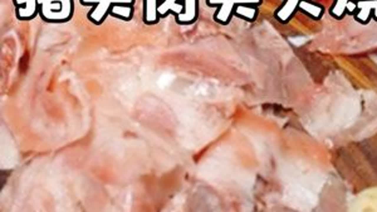 下过雨的傍晚打卡高平下午茶：肉丸汤、猪头肉夹火烧。和老板聊天一个店干了三代人，一个店干了两代人。今日消费23元。#猪头肉 #肉丸汤 #地方特色美食 #晋城美食 #高平美食
