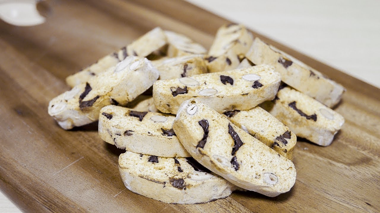 チョコとアーモンドのビスコッティ | Chocolate Almond Biscotti