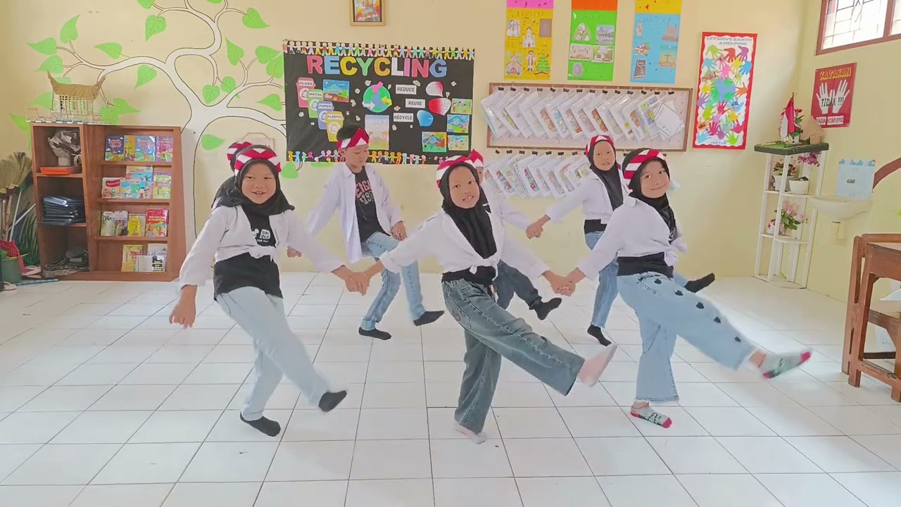 TARI KREASI 4 KATA AJAIB (GLITER)