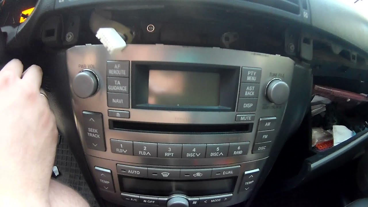 Ремонт дисплея штатной магнитолы Toyota Avensis