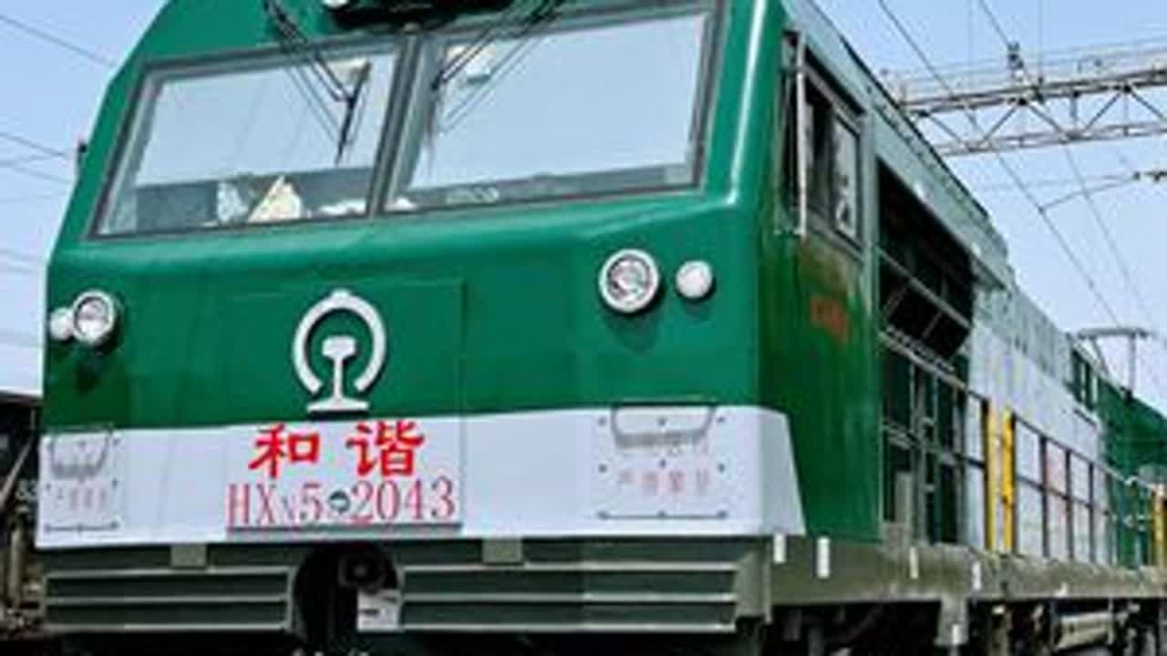 51534有动力附挂回送戚墅堰修竣出厂的沈局梅段和谐内5型2043号机车，兖州北单机挂车至济西#铁道员带你看火车