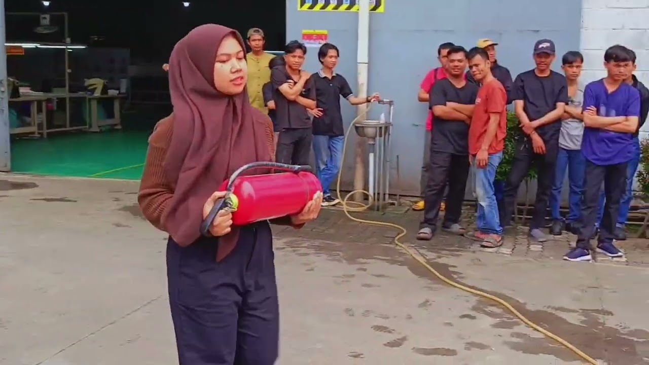 Pemadam Kebakaran training di PT.WASA KHARISMA INDONESIA.