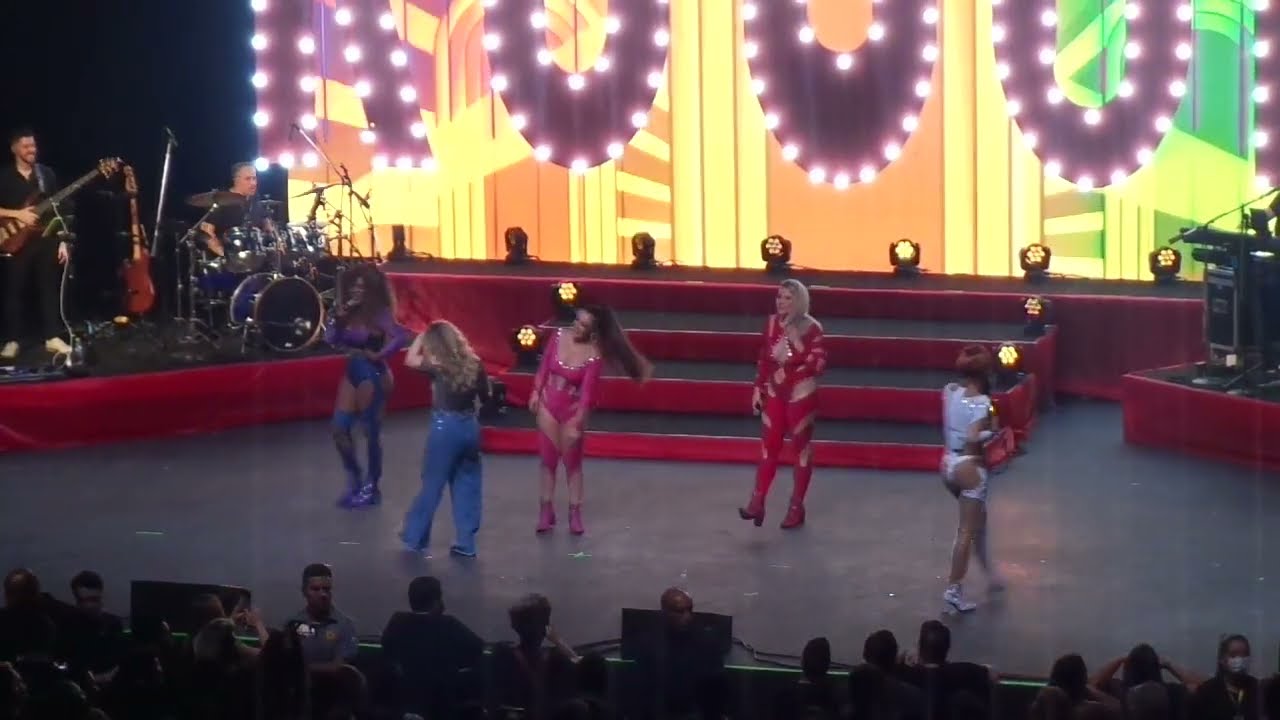 rouge @ qualistage: dona da minha vida / c'est la vie / vem cair na zoeira