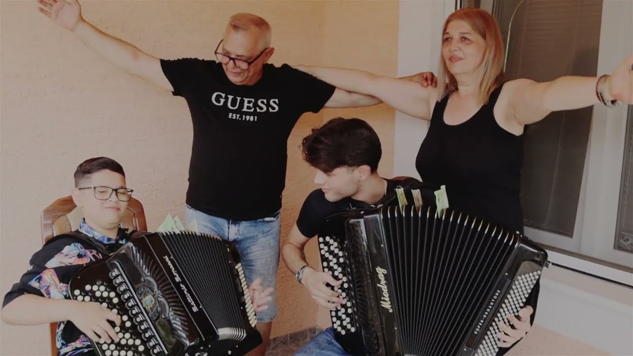 Dejan Stanković Deki sa samo 11 Godina Harmonikaš// Deda Robijina i Baba Slavicina Radost