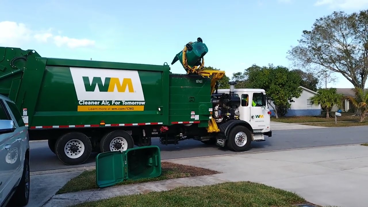 Silly Trash Truck throwing Garbage bins around!