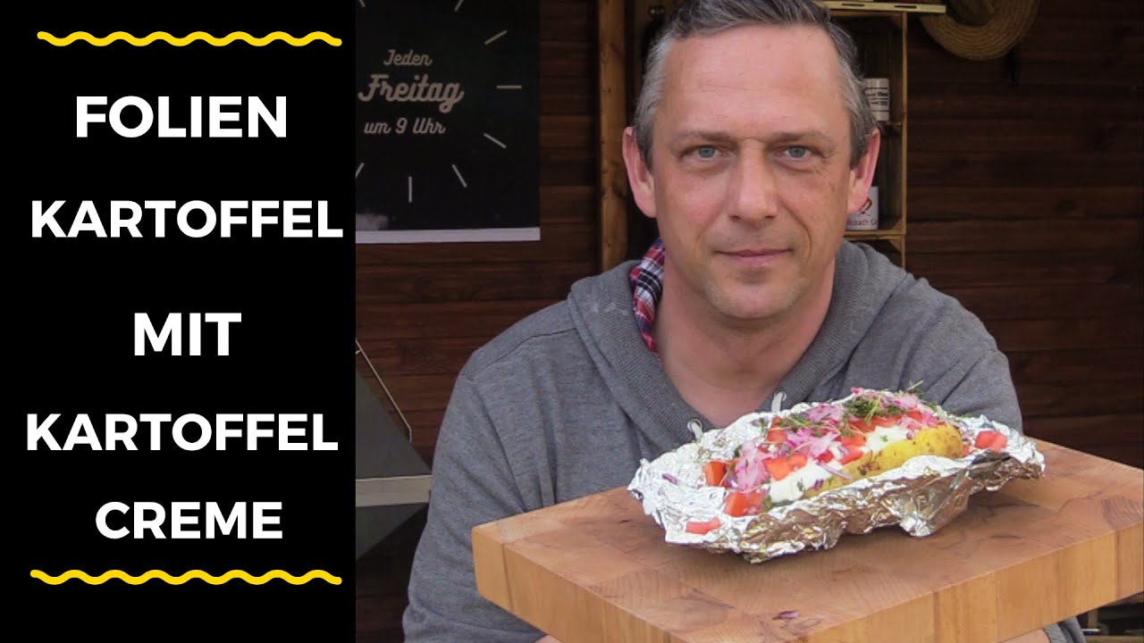 Folienkartoffel vom Grill mit Kartoffelcreme und Toppings