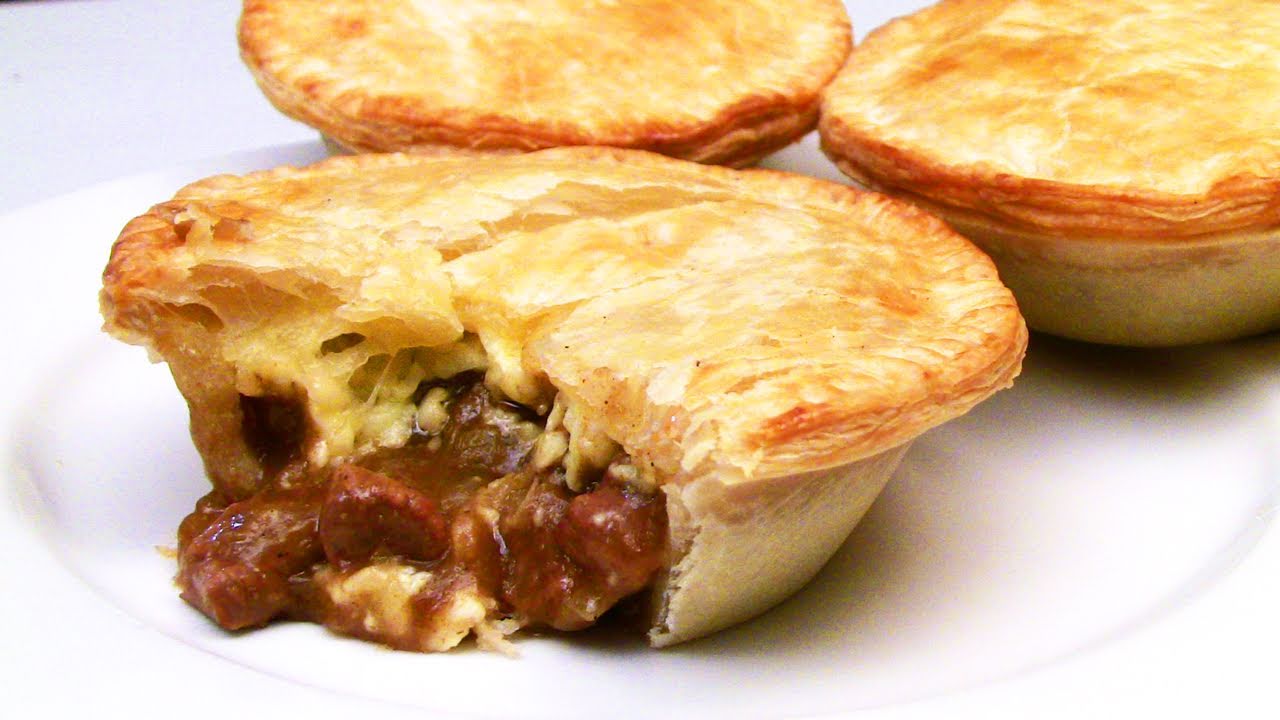 Рецепт мясного пирога с говядиной, сыром и чили.