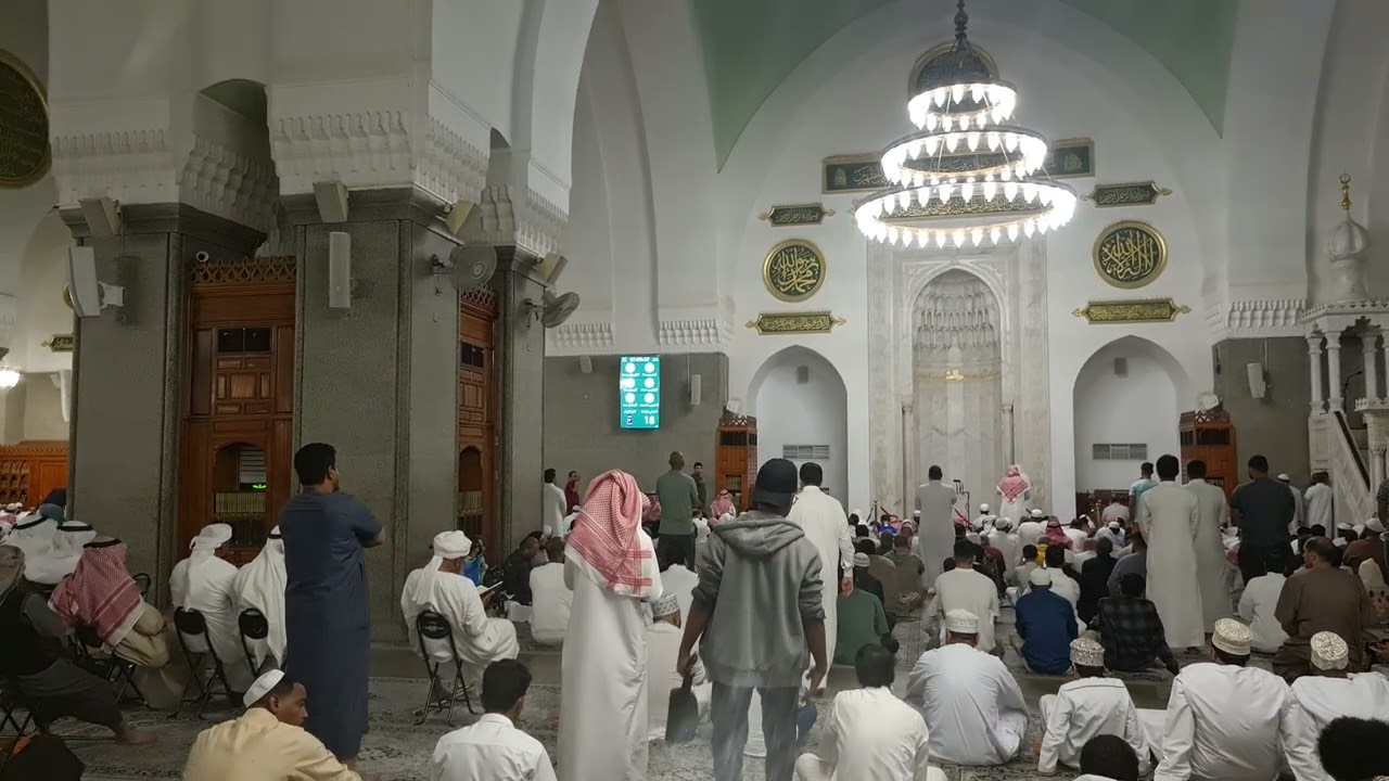 بأداء مدني رفيع يغرد المؤذن