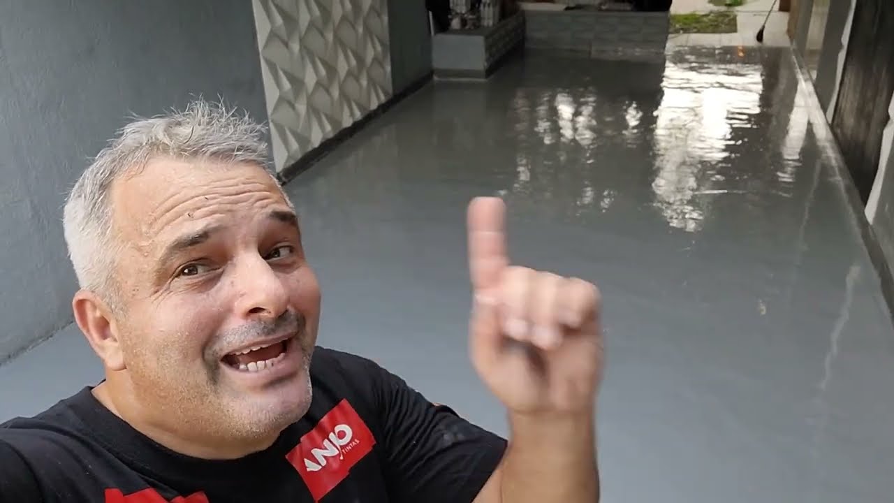 ESSE LIQUIDO  TRANSFORMA QUALQUER PISO - FACIL APLICAÇÃO
