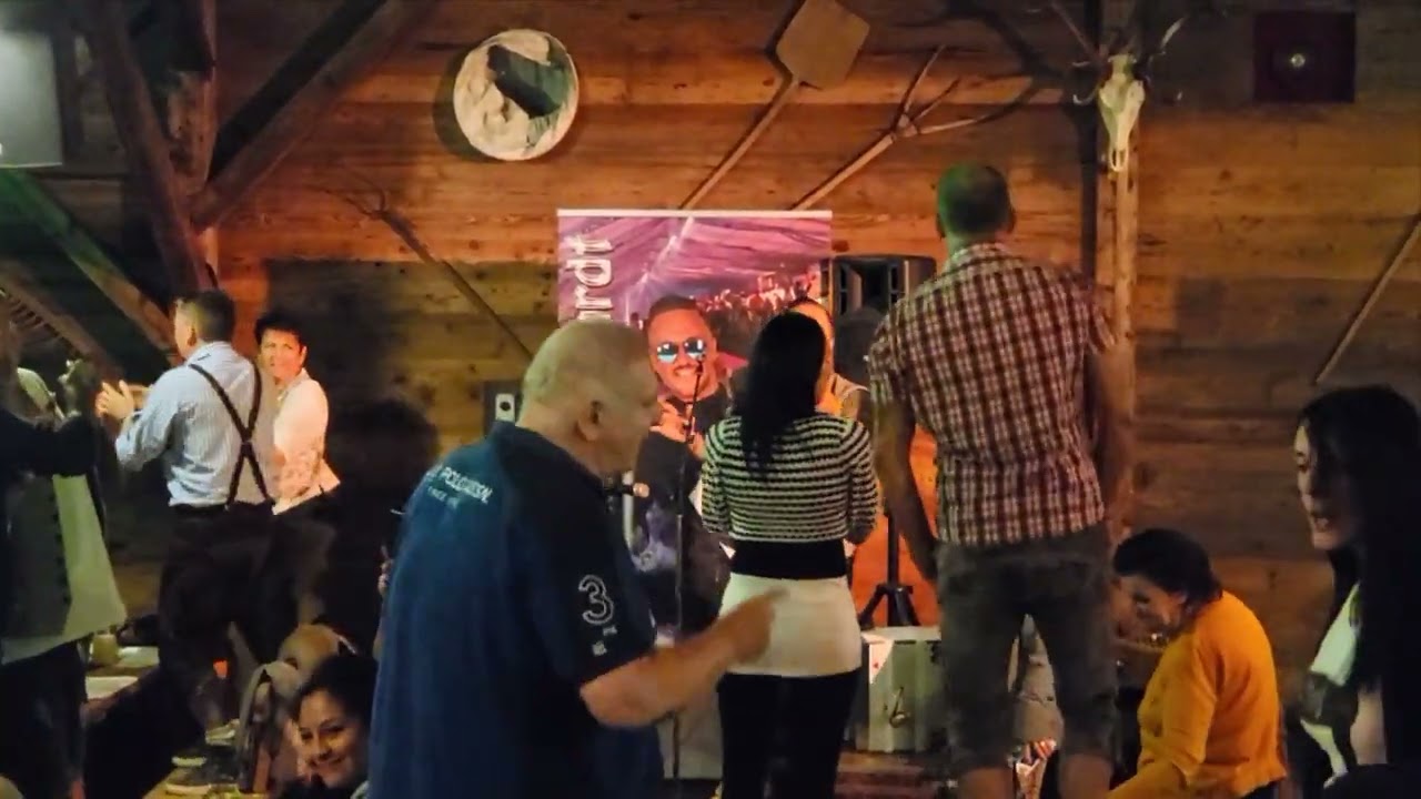 Layla, Olivia + Mama Lauda Medley Manuel Eberhardt