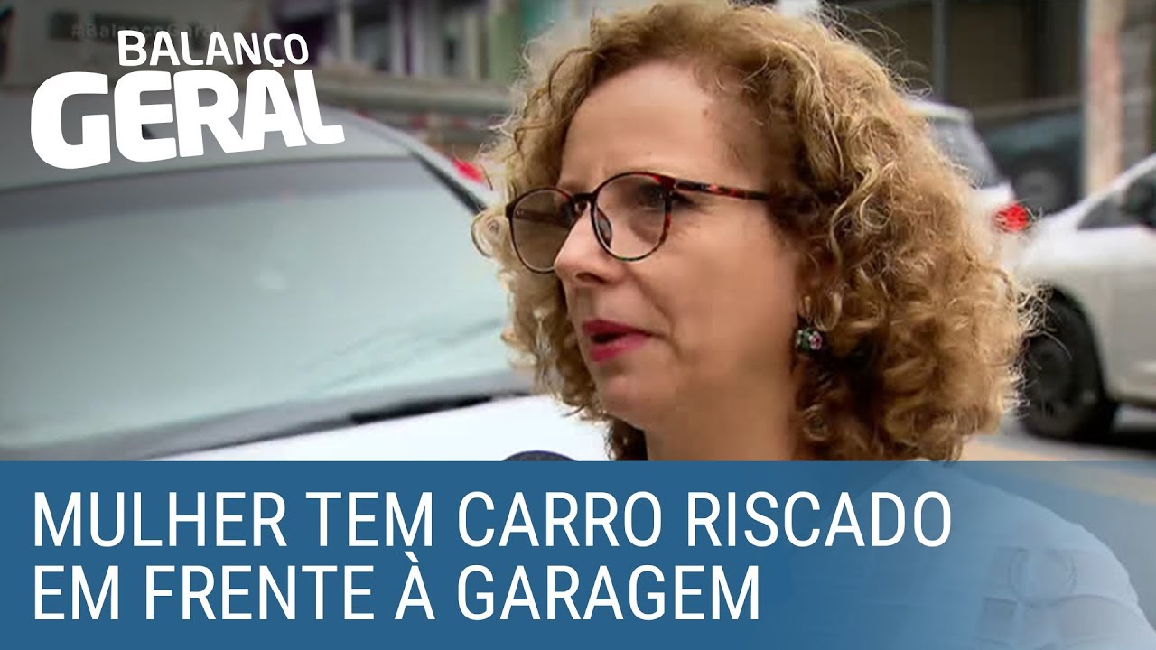 Dono de imóvel risca carro de pessoa que parou na porta da sua casa