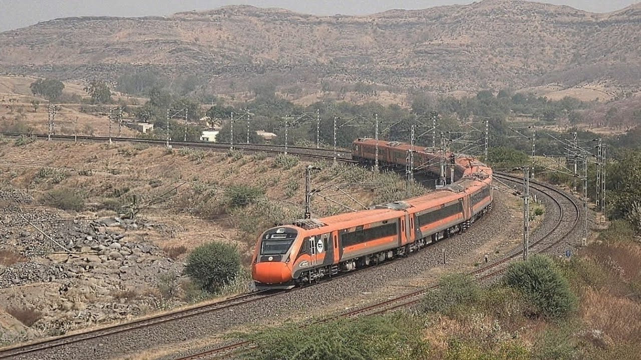 Beautiful Hubballi Pune Vande Bharat Express Climbing 370 Degree Sharp Horse Shoe Curve Of Daundaj !