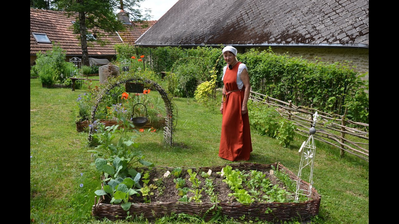 🍀 Tuto Nature du JHM : Visite d'un jardin médiéval à Montsaugeon avec son herboristerie