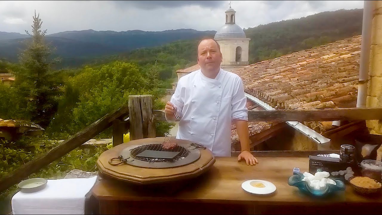 26 Receta. Paúl Hoyos: Revuelto de perretxikos, solomillo de potro y manzana asada con Sal de Añana