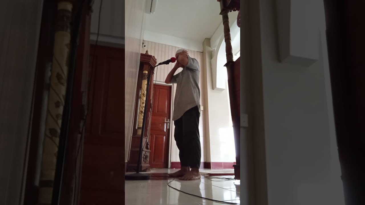 Adzan dzuhur di mesjid al ikhwan kompleks pasar lama mandonga kendari Sulawesi tenggara akhir 2025