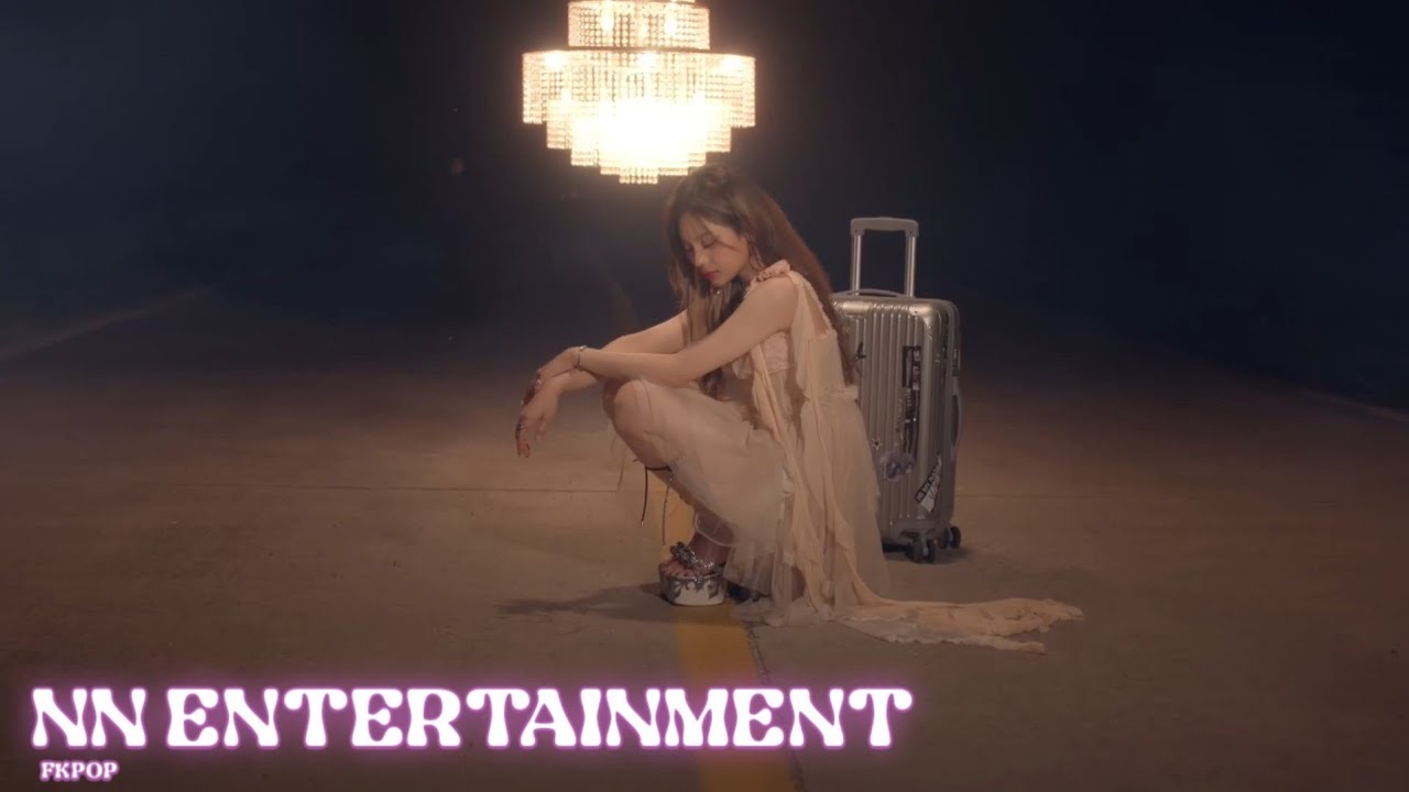 IRIDESCENT 'IMAGINARY FRIEND' M/V