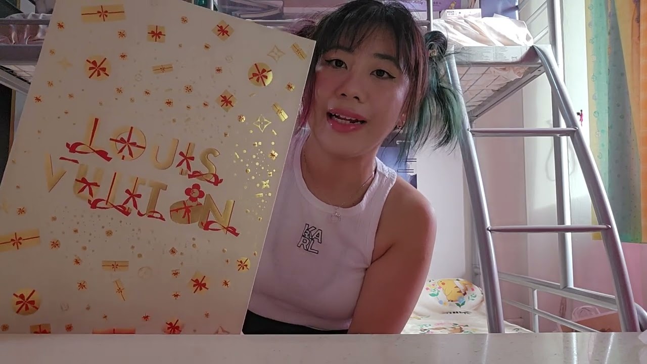 Unboxing of Louis Vuitton - Pochette Louise