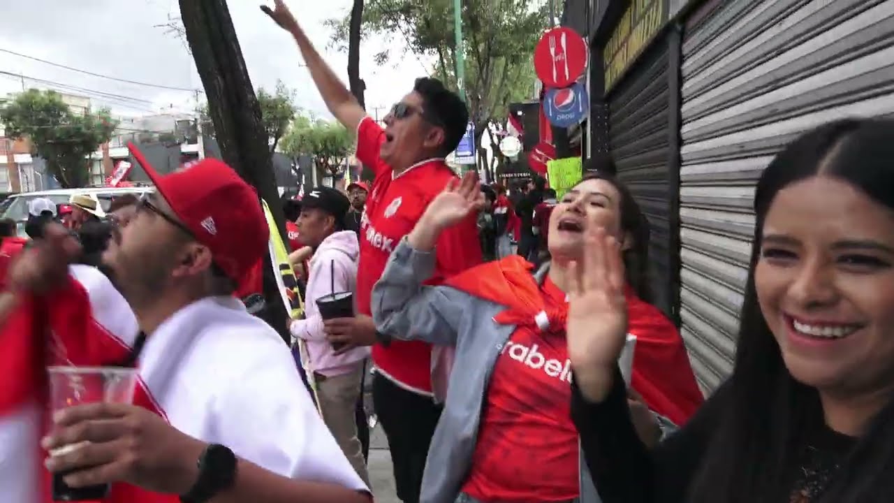 Celebración, fiesta y festejo en las calles de Toluca de la 11 copa de los diablos rojos del toluca