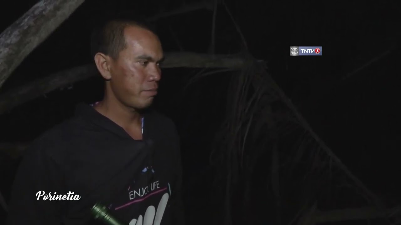 Chasse au crabe de cocotier (kaveu) à Fakahina aux Tuamotu
