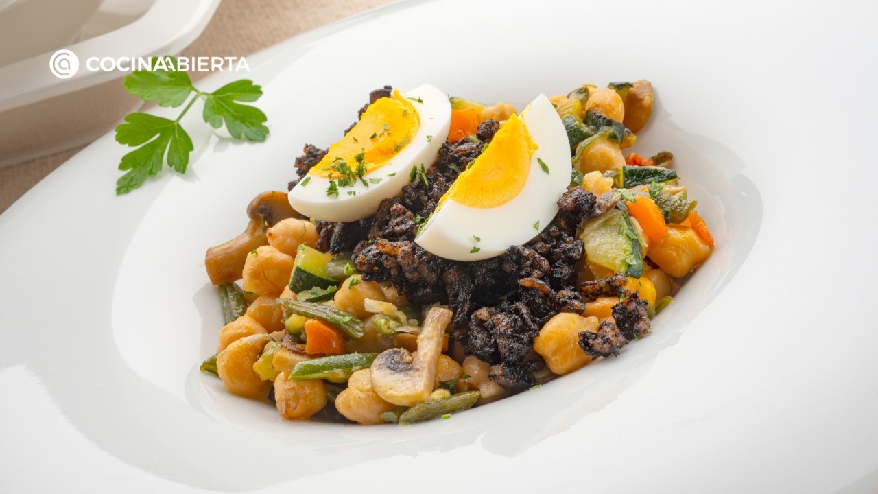 Garbanzos con verduras y morcilla | Receta de Joseba Arguiñano