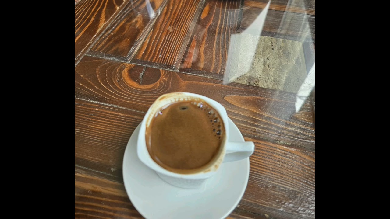 كمقهى صغير هو الحب، محمود درويش