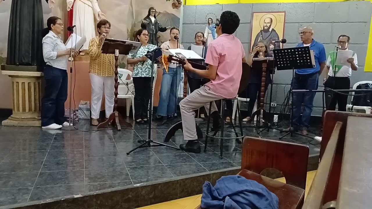 ✨ En Su Mesa Hay Amor | Canto Eucarístico. 