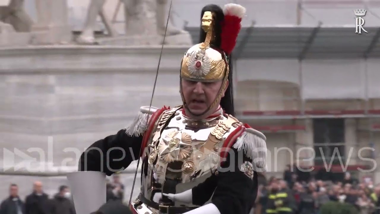 Quirinale, Mattarella al cambio della guardia solenne del Reggimento dei Corazzieri