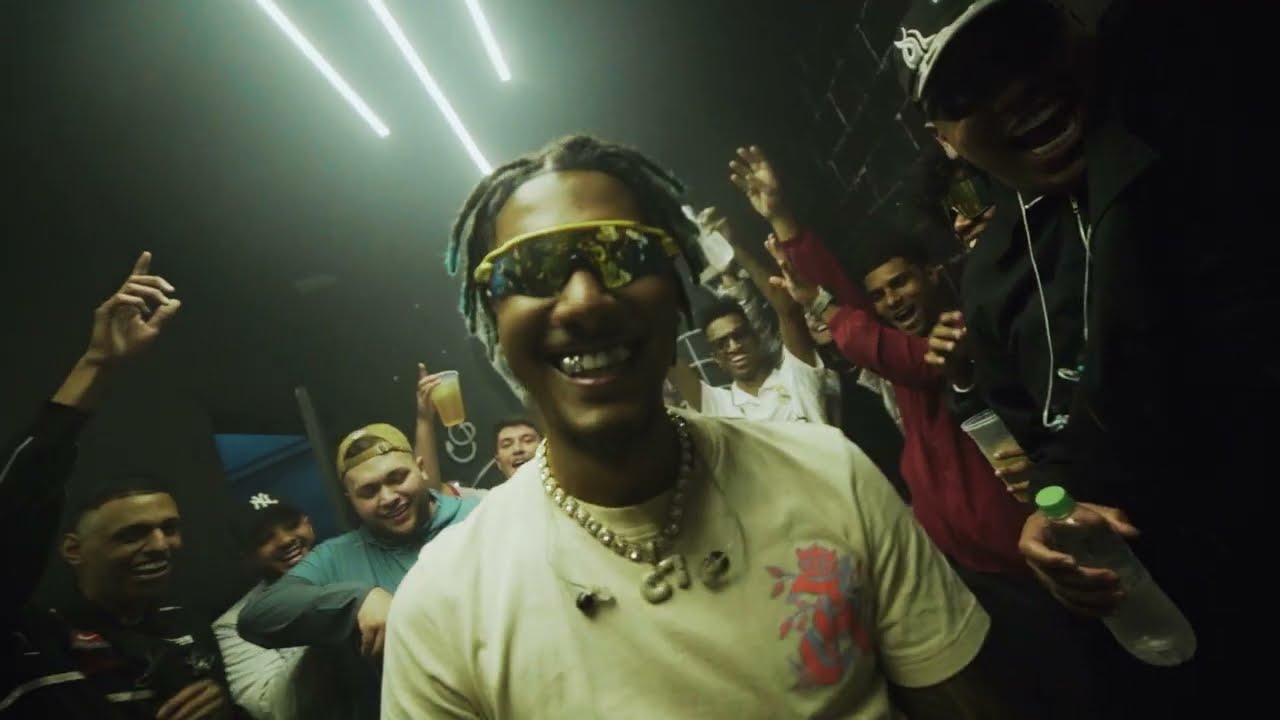 MOBTIES*+!!! C7 ``Mic de Mão´´ (Official Music video)