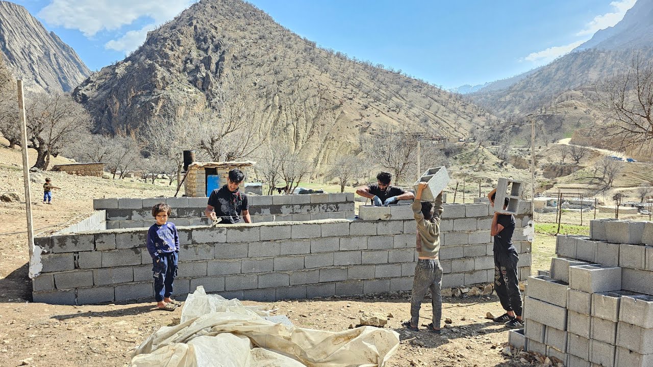 ✨ When families build together | Omid and Ali complete a nomadic home with the help of their sons 🧱