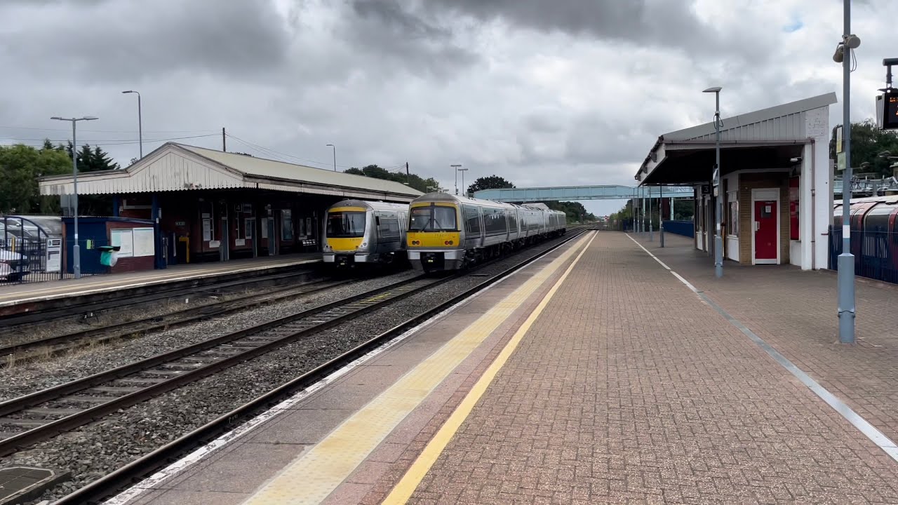 Trains at West Ruislip