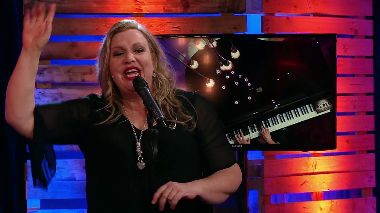 Pedro Kruger en Sarah Theron   Pearl's a singer