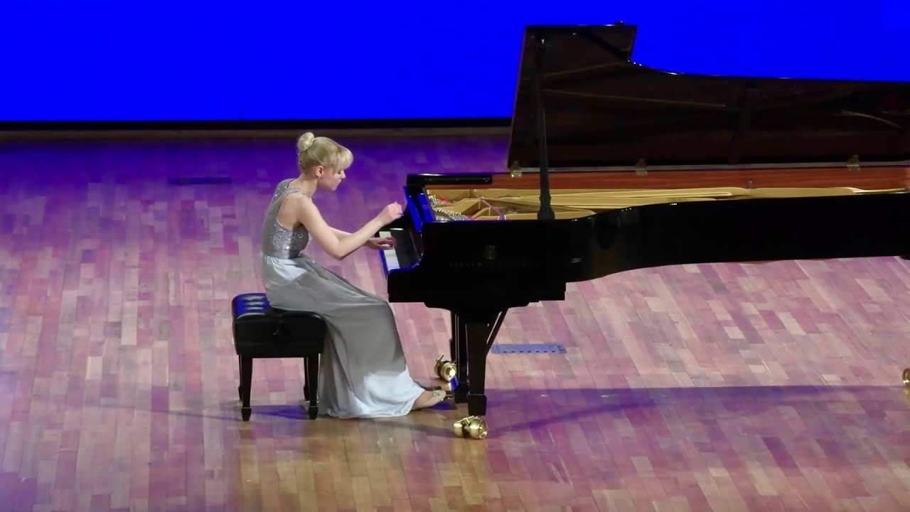 J. Haydn: Variations in F minor, Hob. XVII:6 | plays Andjela Dinic 